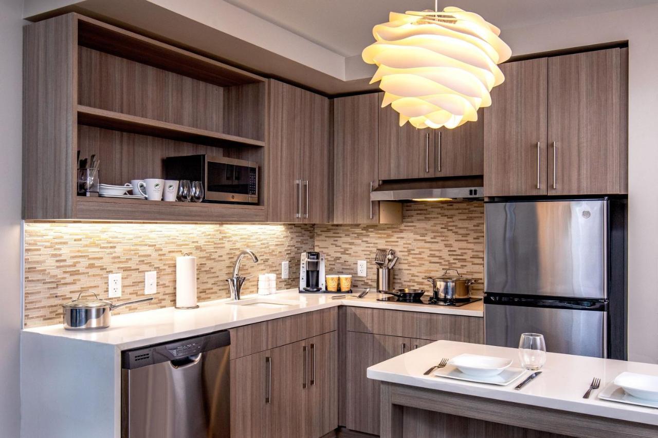 Element Hampton Peninsula Town Center Hotell Exteriör bild