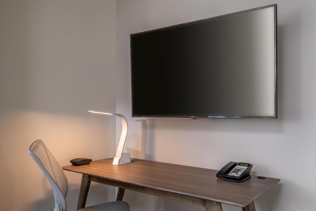 Element Hampton Peninsula Town Center Hotell Exteriör bild