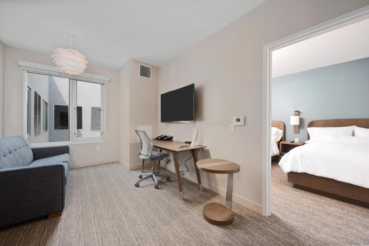 Element Hampton Peninsula Town Center Hotell Exteriör bild
