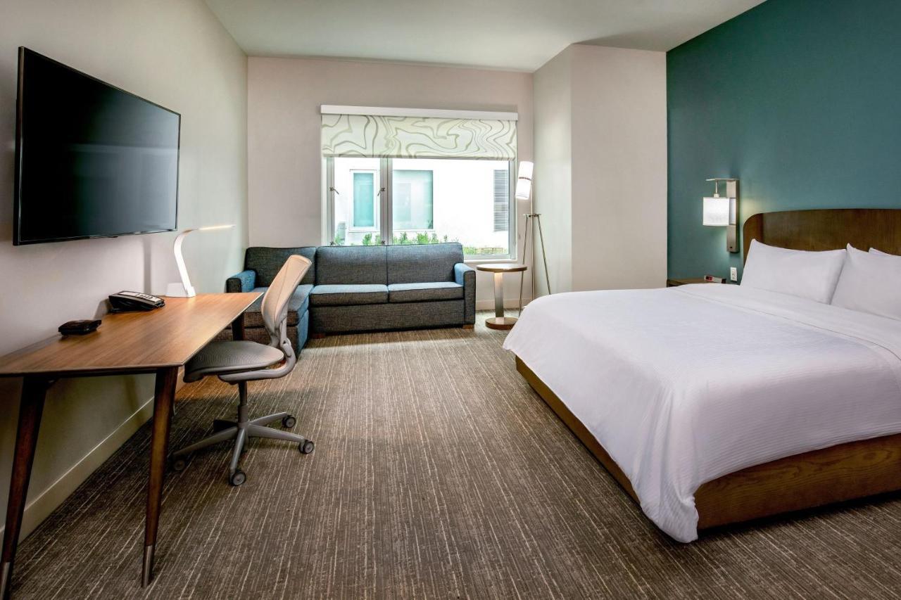 Element Hampton Peninsula Town Center Hotell Exteriör bild