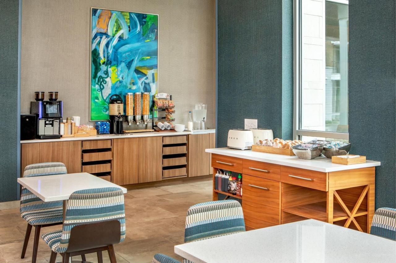 Element Hampton Peninsula Town Center Hotell Exteriör bild