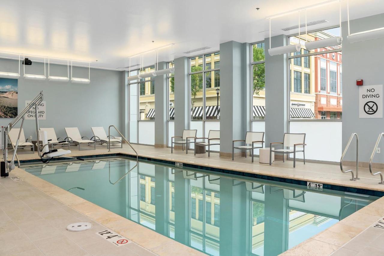 Element Hampton Peninsula Town Center Hotell Exteriör bild