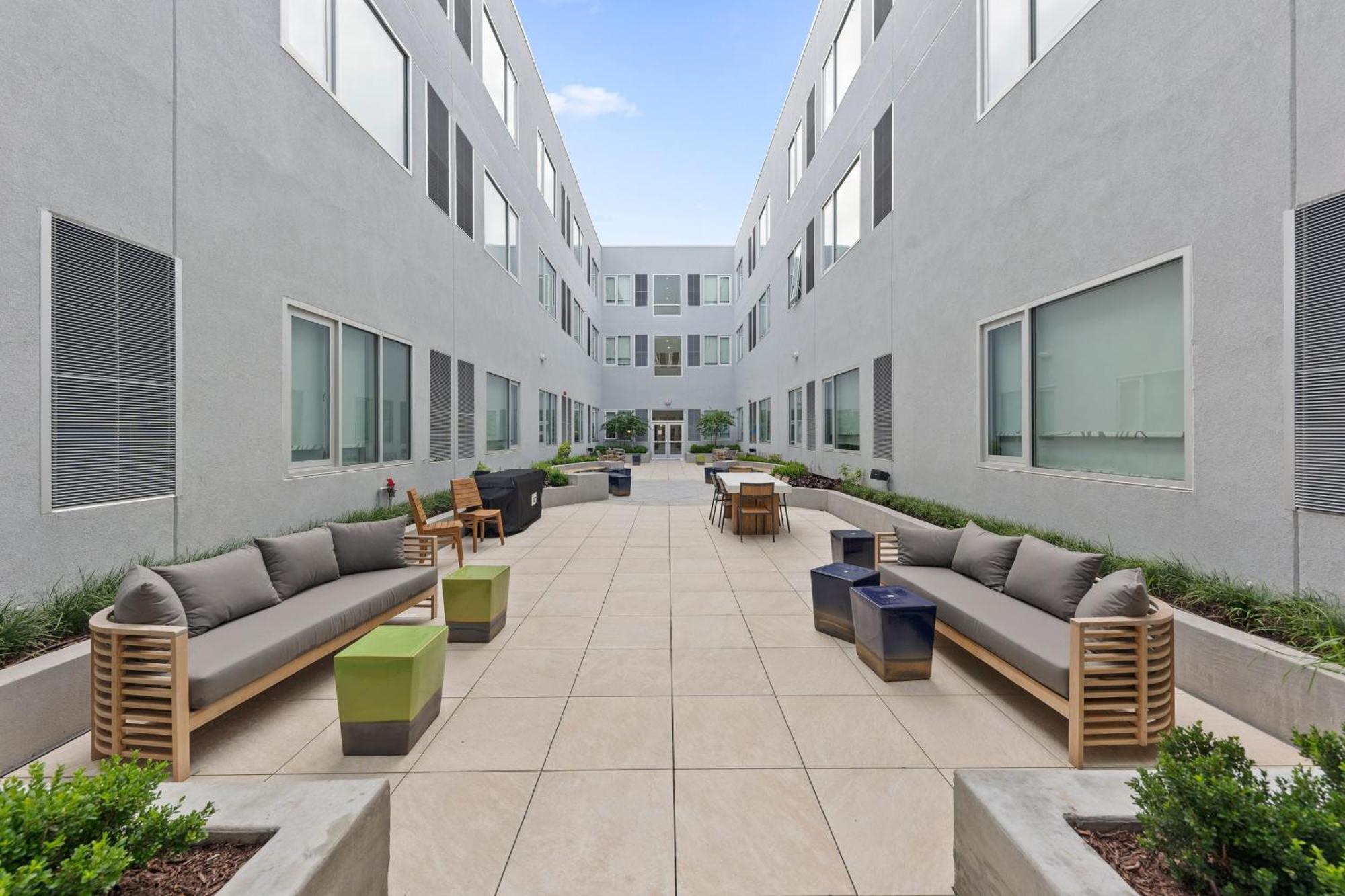 Element Hampton Peninsula Town Center Hotell Exteriör bild